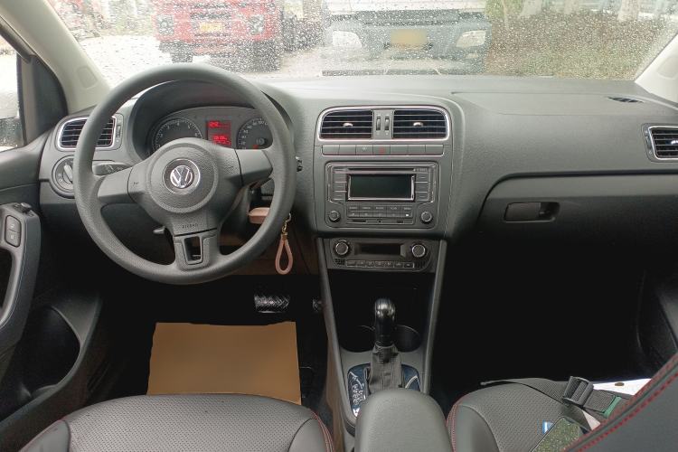 Used Volkswagen Polo 2013 1.4L Automatic Comfort Edition Center Console