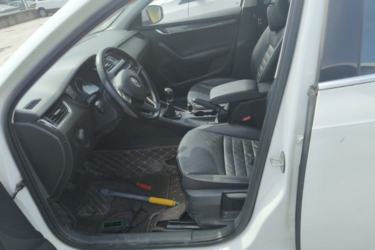 Used Skoda Octavia 2017 1.6L Manual Smart Drive Edition Left Front Seat