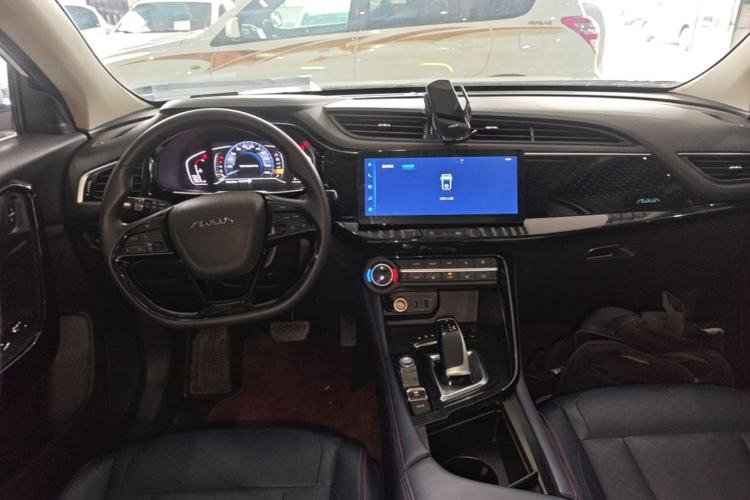 Used Dongfeng Aeolus AX7 2022 Mach Edition 1.5T DCT DF31 Center Console