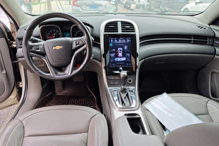 Used Chevrolet Malibu 2014 2.0L Automatic Luxury Edition Center Console