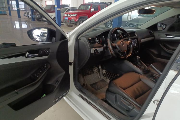 Used Volkswagen Sagitar 2017 180TSI Automatic Luxury Edition