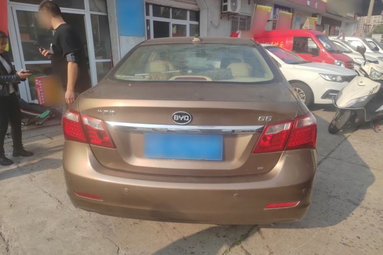 Used BYD G6 2013 2.0L Manual Luxury Version