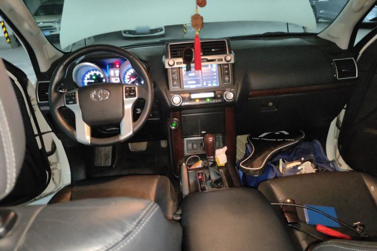 Used Toyota Prado 2016 3.5L Automatic TX-L Center Console