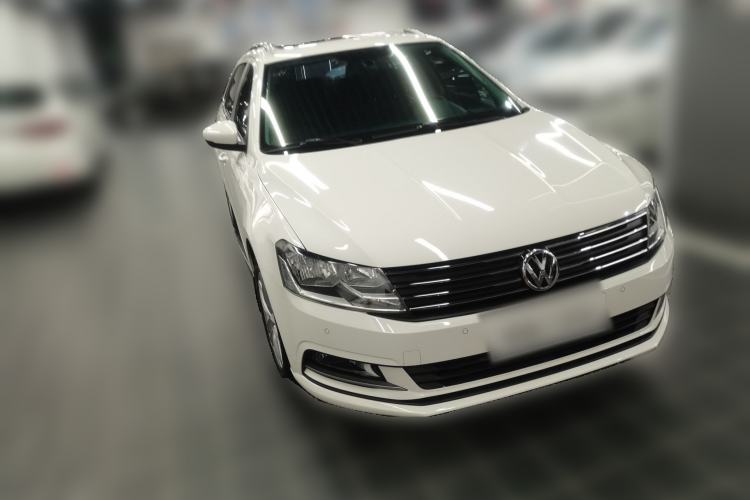 Used Volkswagen Gran Lavida 2015 230TSI DSG Comfort Edition Front Right 45 Deg