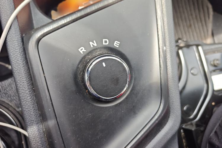 Used CHANGAN KAICHENG Ruixing EM80 2025 Passenger Version Comfort Edition 6-Seater 300 km Dual-Swing Doors
