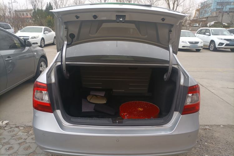 Used Skoda Rapid 2015 1.6L Automatic Smart Selection Model