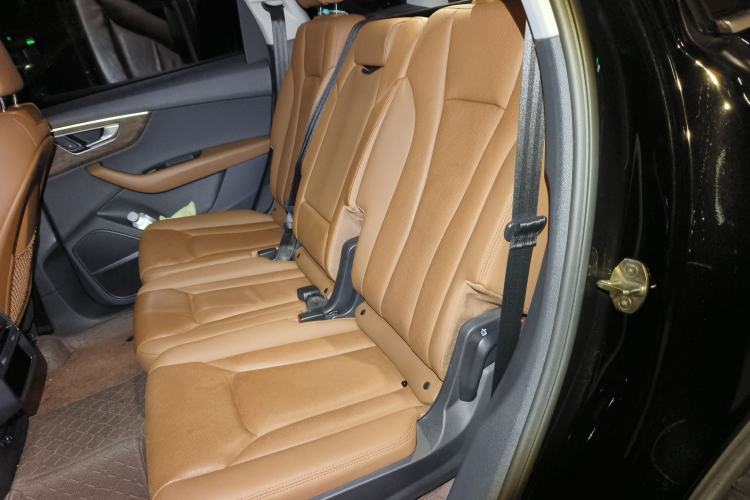 Used Audi Q7 2022 55 TFSI quattro S line Sport model
