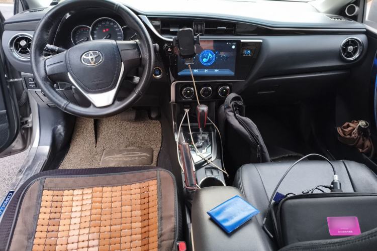 Used Toyota Corolla 2018 1.2T S-CVT GL Smart Enjoyment Version Center Console