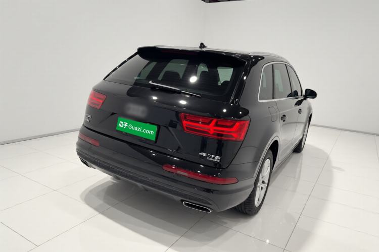 Used Audi Q7 2018 40 TFSI Comfort Model Rear Right 45 Deg