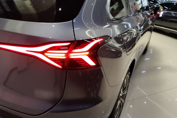 Used Hongqi HS6 PHEV 2026 220 All-Wheel Drive Smart Hybrid Version Exterior 3