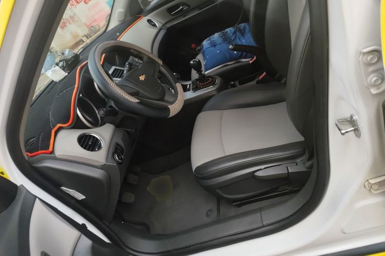 Used Chevrolet Cruze 2013 1.6L SL MT Left Front Seat