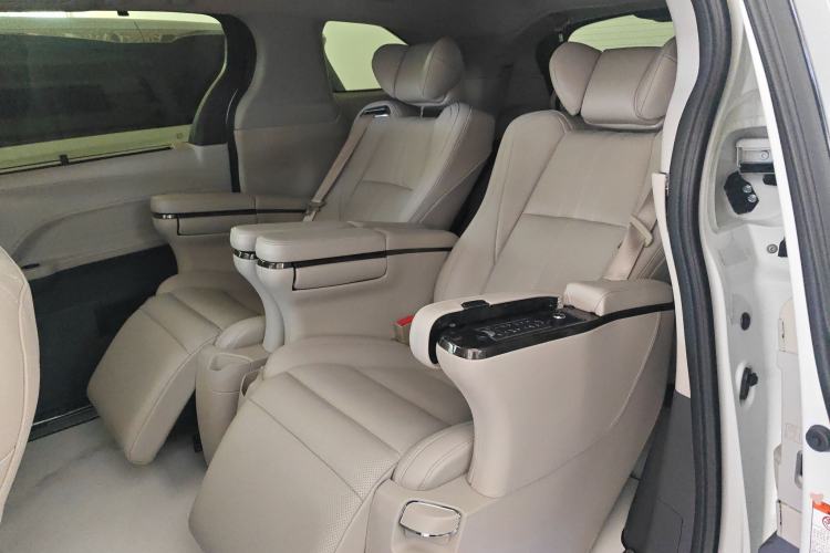 Used Toyota Granvia 2024 2.5L Hybrid Comfort Edition