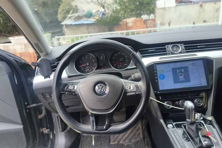 Used Volkswagen Magotan 2017 330TSI DSG Luxury Model Steering Wheel