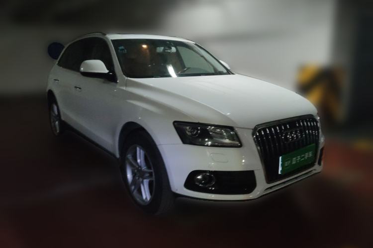 Used Audi Q5 2016 40 TFSI Comfort Model Front Right 45 Deg