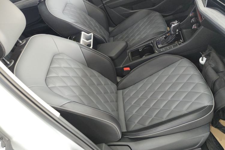 Used Volkswagen Sagitar 2025 300TSI DSG Excellence Edition Right Front Seat