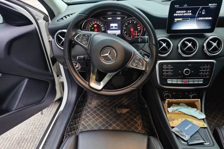 Used Mercedes-Benz GLA 2018 GLA 200 Fashion Model Steering Wheel