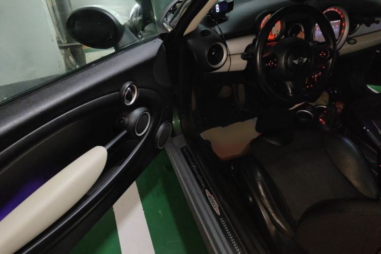 Used MINI 2011 1.6L ONE
