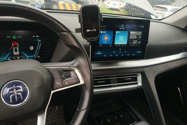 Used BYD Song Pro New Energy 2019 DM 1.5T Four-Wheel Drive Performance Edition Deluxe Model Center Console