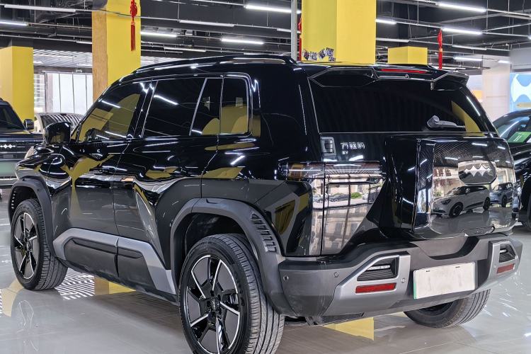 Used Formula Leopard Titanium 3 2025 501 km All-Wheel Drive Intelligent Driving Max Edition
