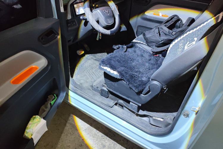 Used Wuling Hongguang MINIEV 2021 Macaron Fashion Model Lithium Iron Phosphate Driver Seat