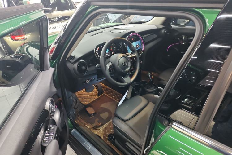 Used MINI MINI 2023 1.5T COOPER Artist Five-Door Edition
