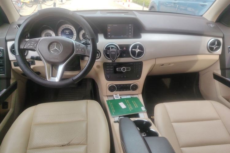 Used Mercedes-Benz GLK-Class 2013 GLK 300 4MATIC Dynamic Sunroof Model Center Console