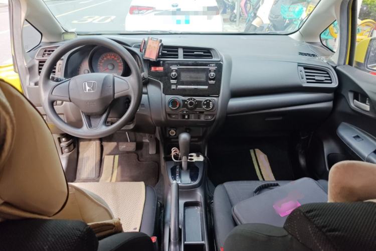 Used Honda Fit 2016 1.5L LX CVT Comfort Model Center Console