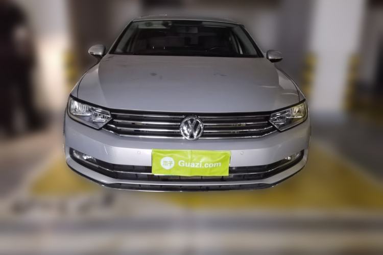 Used Volkswagen Magotan 2017 280TSI DSG Comfort Model
