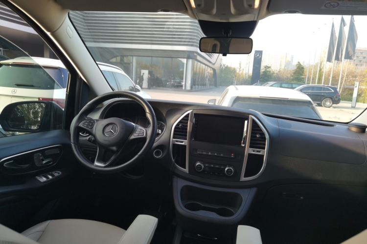 Used Mercedes-Benz Vito 2023 2.0T Business Version 7 Seats Interior 2