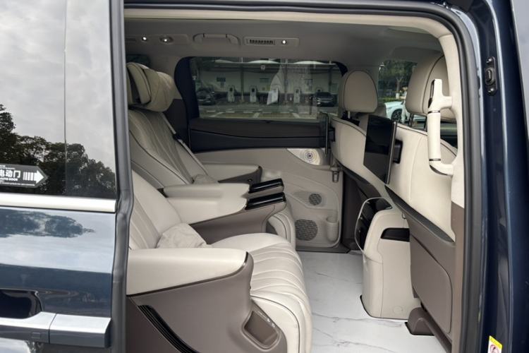 Used Denza D9 2022 DM-i 970 Four-Wheel Drive Prestige Model