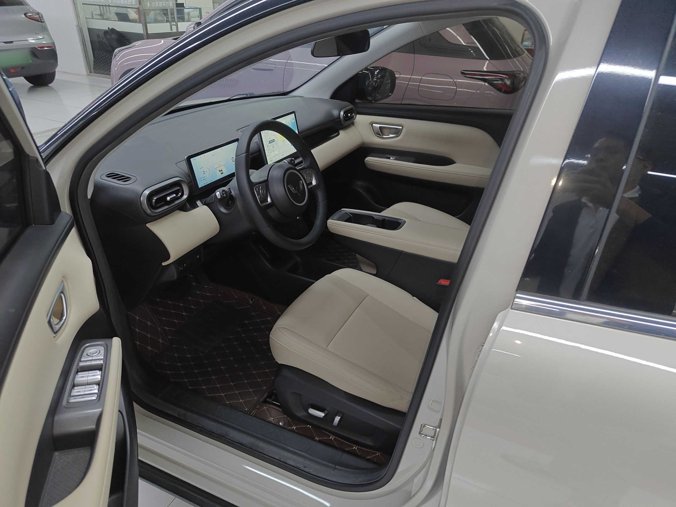 المقاعد الأمامية داخل السيارة