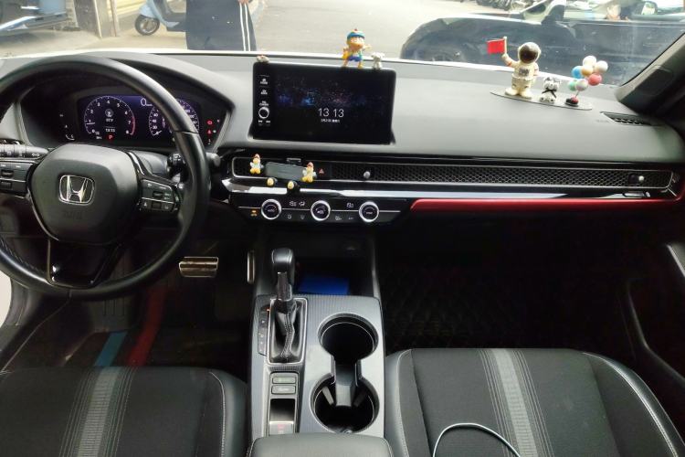 Used Honda Civic 2022 240TURBO CVT Dynamic Edition Center Console