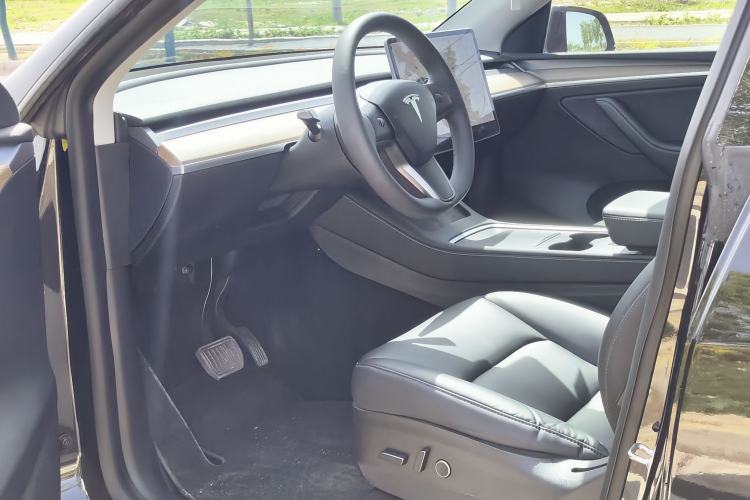 Used Tesla Model Y 2021 Standard Range Rear-Wheel Drive Version Interior 2