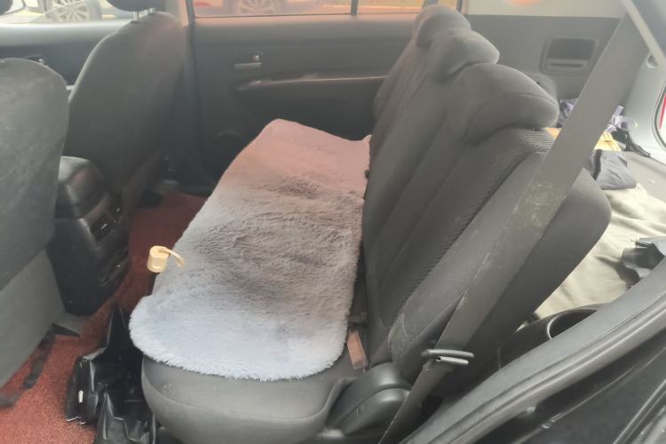 Used Kia Carens 2011 2.0L 7-Seater Automatic Standard Edition