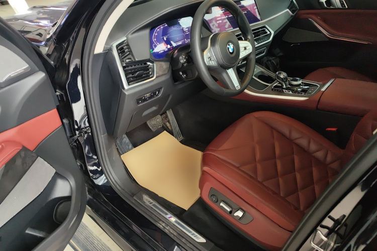 Used BMW X5 2022 Restyled xDrive 30Li Luxury Version M Sport Package
