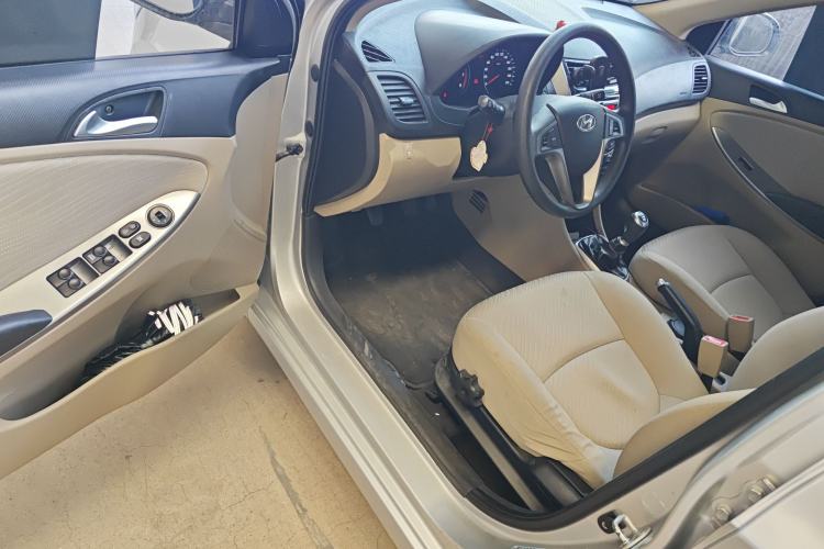 Used Hyundai Verna (older generation) 2014 1.4L Manual Top-Tier Model TOP Driver Seat