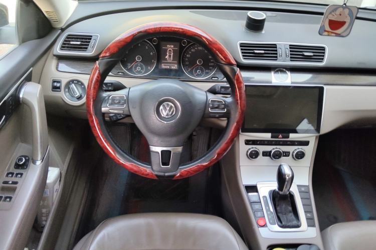 Used Volkswagen Magotan 2012 Revised Version 2.0 TSI Supreme Edition Steering Wheel