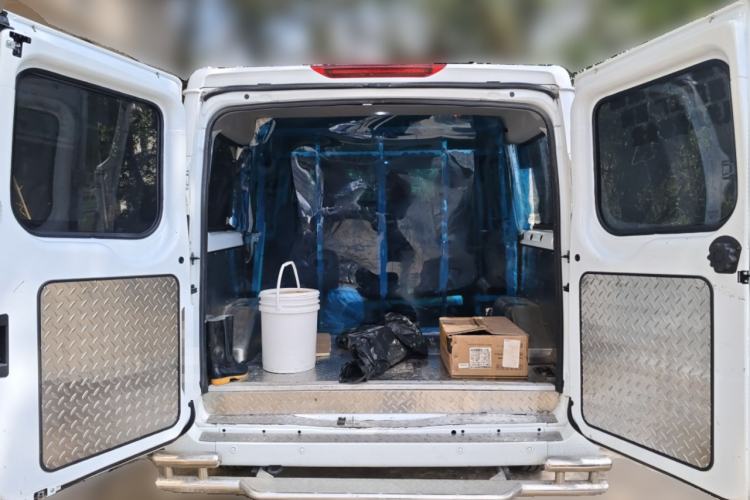 Used JMC Fushun 2023 2.0T Manual Short-Wheelbase Low-Roof Commercial Multi-Purpose Passenger Vehicle 6 Seats with Dual-Opening Tailgate