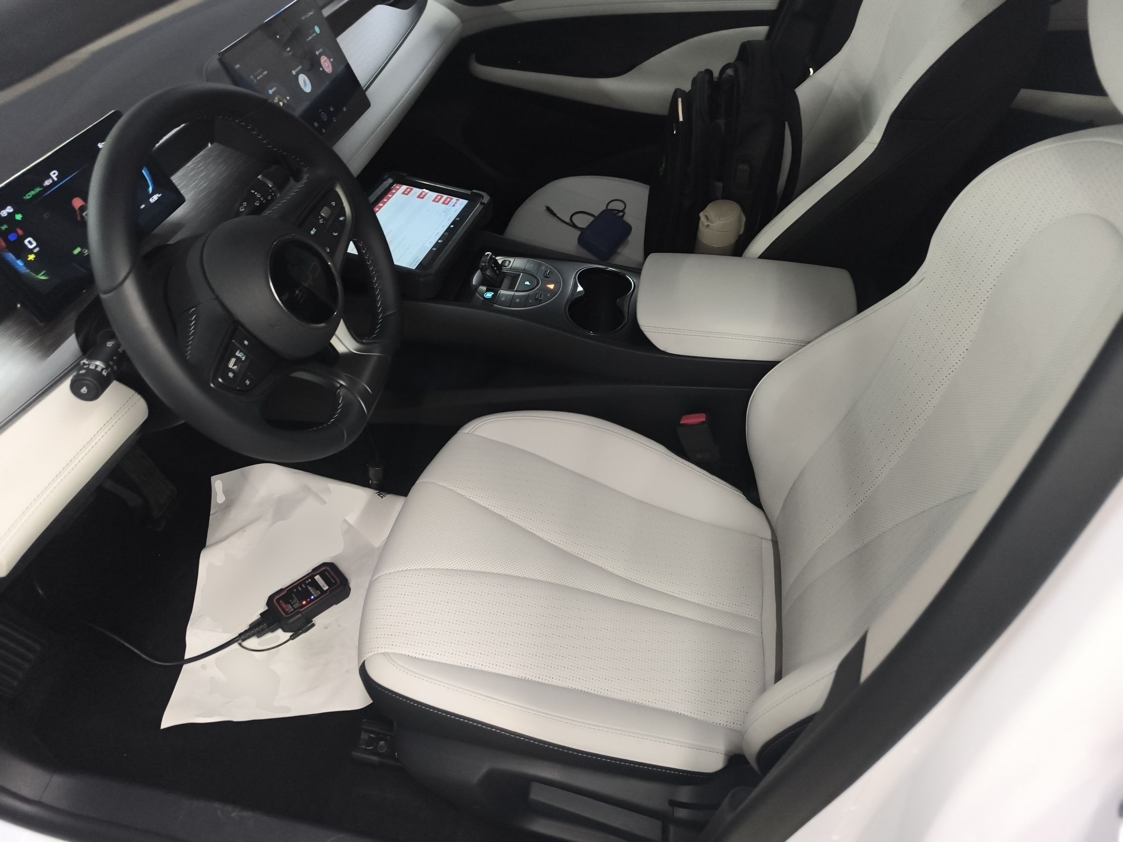 المقاعد الأمامية داخل السيارة