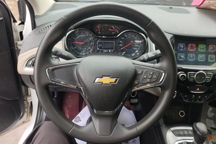 Used Chevrolet Cruze 2015 1.5L Automatic Luxury Edition Steering Wheel