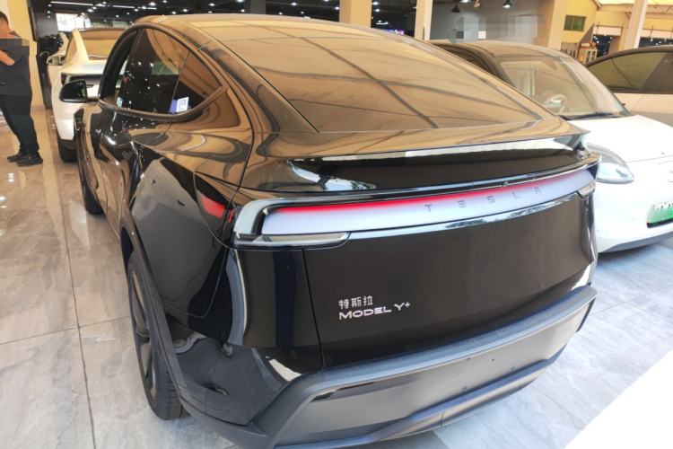 Used Tesla Model Y 2026 Long-Range All-Wheel-Drive Model
