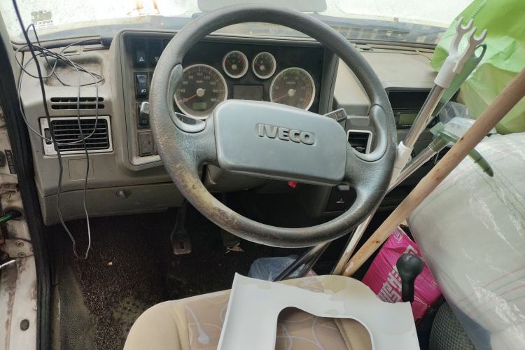 Used Iveco Daily 2014 2.5T-A35 NJ6484ACM47Z4