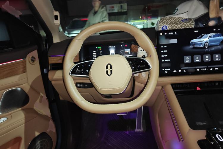 Used Hima AITO M7 2024 1.5T Intelligent Drive 4WD Ultra Version 5 Seats Steering Wheel