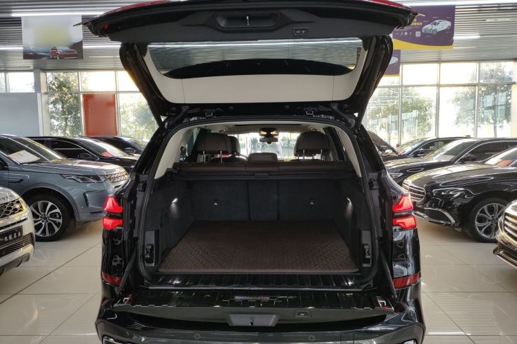 Used BMW X5 2023 xDrive 30Li Luxury M Sport Night Edition Package
