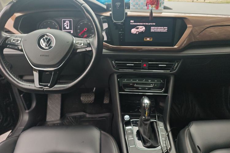 Used Volkswagen Tharu 2021 280TSI Two-Wheel-Drive Luxury Edition Center Console