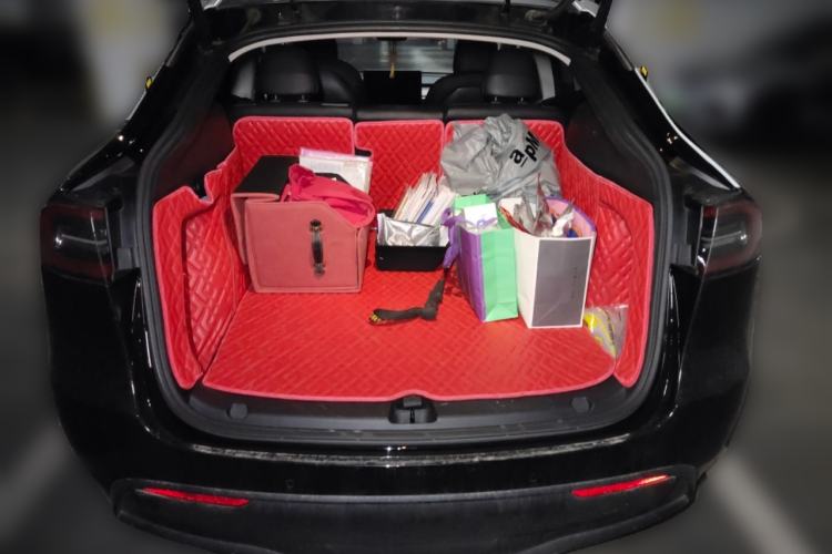 Used Tesla Model Y 2021 Standard Range Rear-Wheel Drive Version Trunk