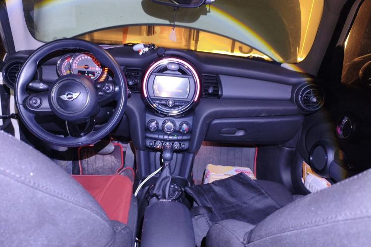 Used MINI 2015 1.5T COOPER Fun Five-Door Edition Center Console