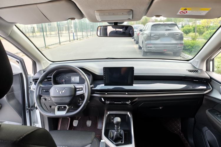 Used Wuling Jiachen 2022 1.5L Manual Enjoyment Elite Model
