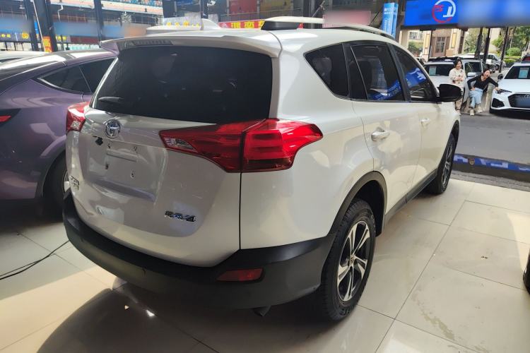 Used Toyota RAV4 2015 2.0L CVT Two-Wheel Drive Fashion Edition
