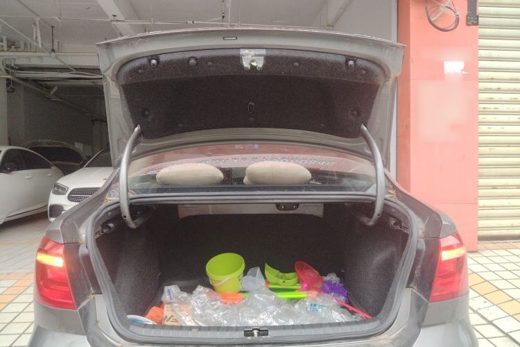 Used Volkswagen Bora 2014 1.6L Automatic Fashion Model Trunk